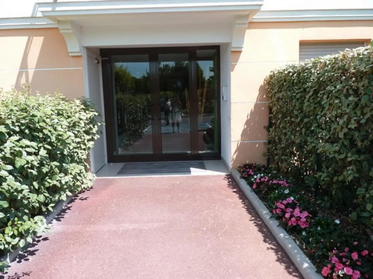 Apartment Joli 2P Climatise Dans Residence Calme Et Securisee Avec Piscine Antibes France