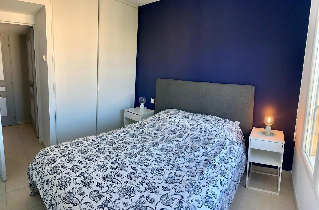 Joli 2P Climatise Dans Residence Calme Et Securisee Avec Piscine Antibes France