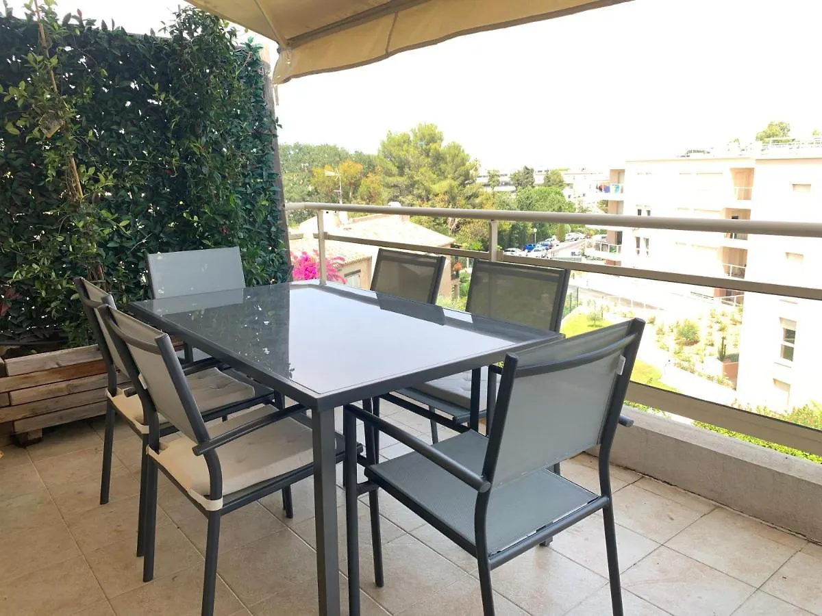 Joli 2P Climatise Dans Residence Calme Et Securisee Avec Piscine Antibes Apartment