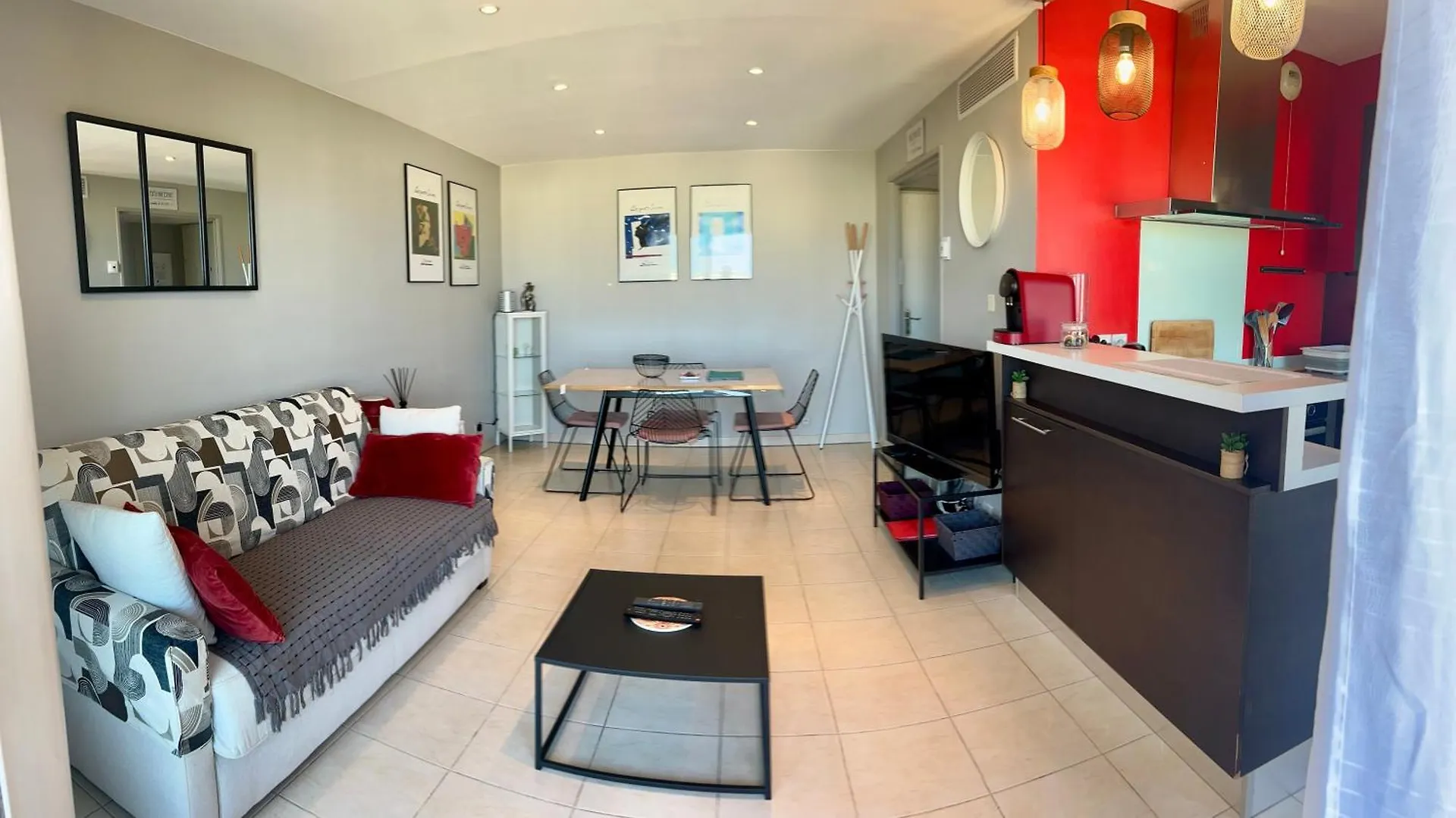 Joli 2P Climatise Dans Residence Calme Et Securisee Avec Piscine Antibes 0*,  France