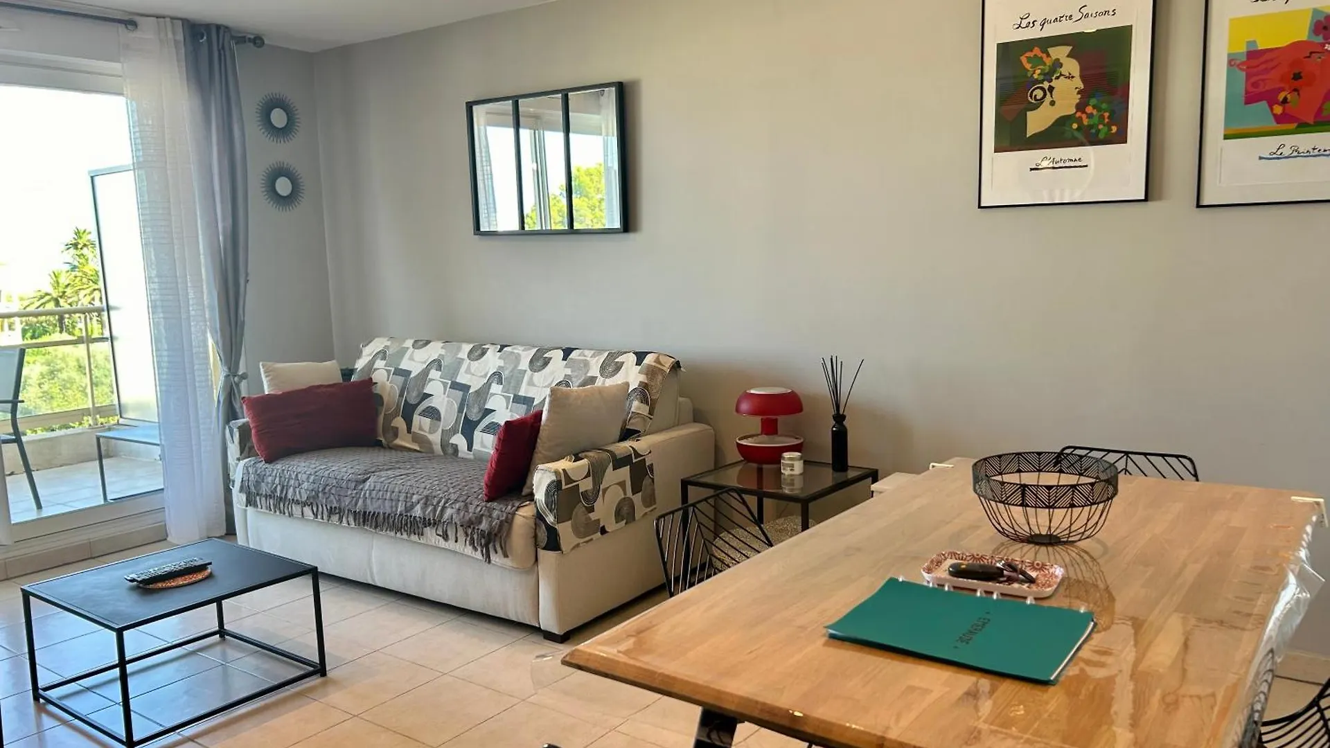 Joli 2P Climatise Dans Residence Calme Et Securisee Avec Piscine Antibes